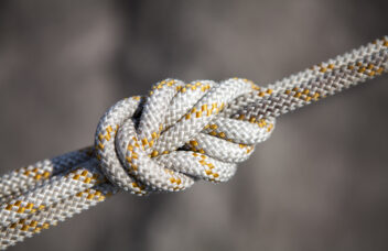 Safety knot, white rope